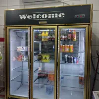 ویترین مغازه و یخچال