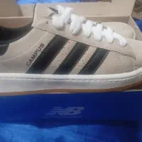 یک جفت کتونی آدیداس کامپوس