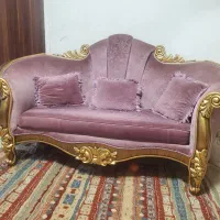 دو دست مبل و آینه شمعدان و بوفه