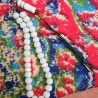 یک تسبیح زیبا قشنگ خوش دست  سفید رنگ