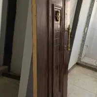 تعدادیی سرامیک و درب ورودی|مصالح و تجهیزات ساختمان|شاهینشهر, مخابرات (شهید بهشتی)|دیوار