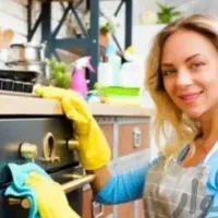 خانم جهت نظافت