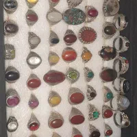 تعدادی انگشتر نقره عیار بالا با سنگهای اصل