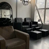 اجاره میز ناخن و صندلی رنگ و لایت و کوتاهی