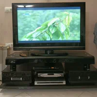 تلویزیون۴۲اینج هیتاچی ژاپن با میز تلوزیون