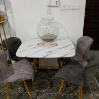 میز ناهار خوری تنگ ماهی