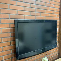 تلویزیون ۴۲ اینچ LG ال سی دی با پایه دیواری سالم