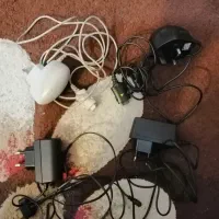 تعدادی شارژر قدیمی