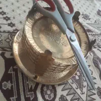 قیچی و اسپند دود کن
