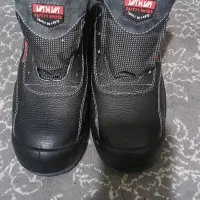 یک جفت کفش شرکتی اصل محکم