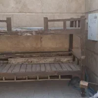 تخت چوبی