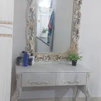 میز و آینه آرایشی