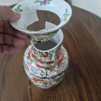 جاشکلاتی و گلدان انتیک