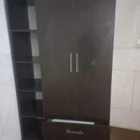 کمد چوبی قهوه‌ای