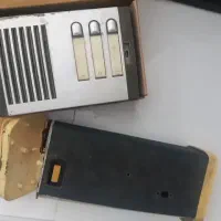 یک آیفون و یک چراغ