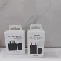 تعدادی آداپتور ۲۵ و ۱۵ وات سامسونگ