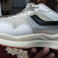 کفش سایز 38 تمیز و سالم در حد نو