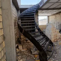 اجرای تخصصی پله های گرد و درب های لوکس