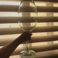 تنگ شیشه ای بزرگ پایه دار