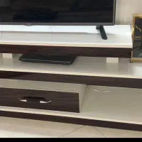 زیر تلویزیونی و تخت