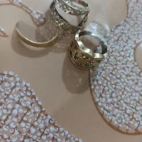 دوعدد انگشتر شکسته