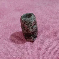 یک عدد مجسمه سنگی قدیمی پادشاه(توخالی)