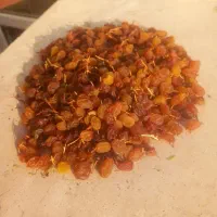 کشمش زرد و طلایی