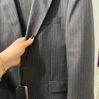 کت شلوار نو  بابت بابت سایز دیوار گذاشته شده|لباس|صومعه‌سرا, |دیوار