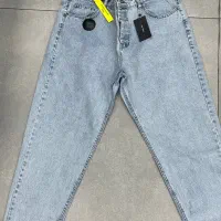 جین تک و عمده|لباس|تهران, فلسطین (میدان انقلاب)|دیوار