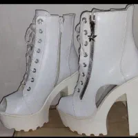 کفش سفید|کیف، کفش، کمربند|فلاورجان, |دیوار