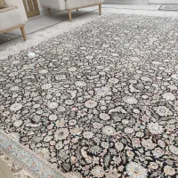 دو عدد فرش ۱۲ متری همراه با ۴پشتی در حد نو