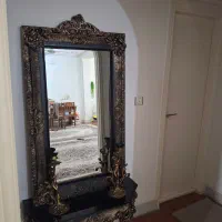 آینه و میز و شمعدان