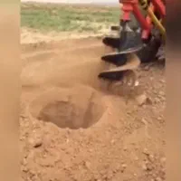 چاله کن کندن چاله درخت و نهال و کندن و ستون گلخانه