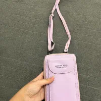 تعدادی کیف|کیف، کفش، کمربند|دورود, |دیوار