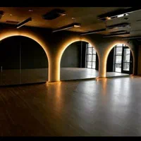 آینه ارغوانی|آینه|بروجرد, |دیوار