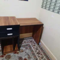 میز تحریر و کامپیوتر
