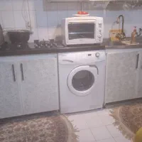 کابینت فلزی تمیز سالم همراه با هود شیشه ای لمسی