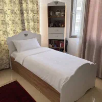 تخت یک نفره دخترانه نوجوان و کتابخانه