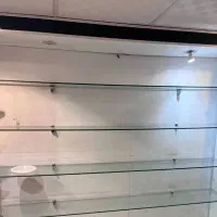 دکور کامل مغازه با رگال وقفسه ی شیشه ای و ام دی اف|فروشگاه و مغازه|یزد, |دیوار
