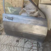 در ماشین پراید