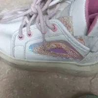 تعدادی کفش کودک|کیف، کفش، کمربند|کاشان, فاز ۱ ناجی آباد|دیوار