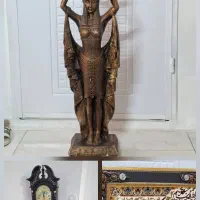 ساعت ایستاده و تابلو فرش و مجسمه