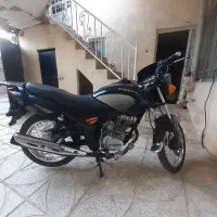 موتور سیکلت پیشرو پارس