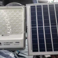 پنل خورشیدی و پروژکتور