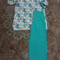 دو دست ست بلیز شلوار به‌همراه یک پیراهن ساحلی