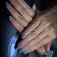 کاشت ناخن تخصصی متدد سرعتی با بهترین متریال