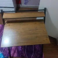میز تحریر و لپ تاپ و کامپیوتر