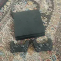 پی اس 4 به همراه ۳ دسته