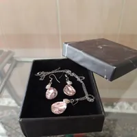 نیم ست نو و تعدادی جعبه ی جواهرات