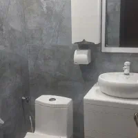 فروش طبقه ی همکف با حیاط اختصاصی